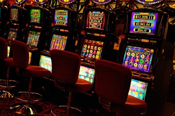 palem4d live-dealer studio showing multiple HD cameras and professional blackjack table setup